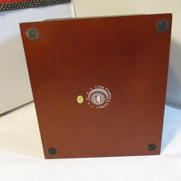 Nice Lift Top Locking Wood Storage Box with Key - Picture 10 of 10